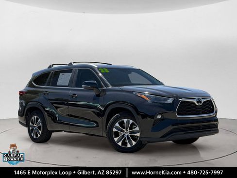 Used 2023 Toyota Highlander XLE FWD image 1