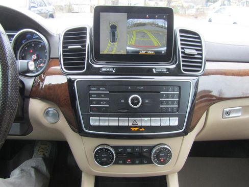 Used 2018 Mercedes-Benz GLS 550 4MATIC w/ Driver Assistance Package image 16