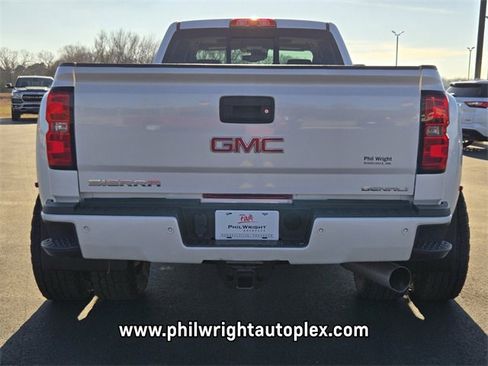 Used 2019 GMC Sierra 3500 Denali w/ Duramax Plus Package image 4