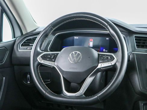 Used 2022 Volkswagen Tiguan SE FWD image 12
