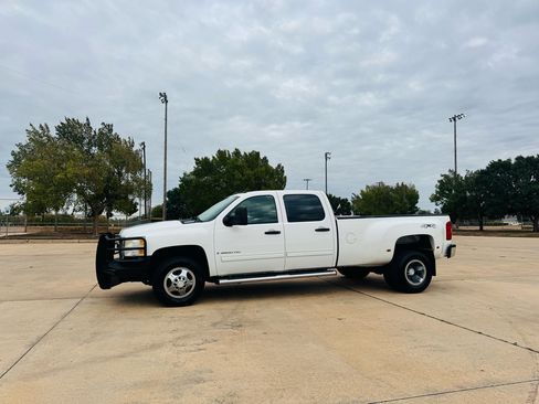 Used 2009 Chevrolet Silverado 3500 LT w/ Interior Plus Package image 2
