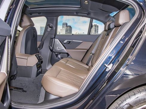 Used 2026 BMW 550e xDrive w/ Premium Package image 15