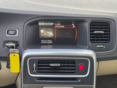 Used 2015 Volvo V60 T5 Premier image 25