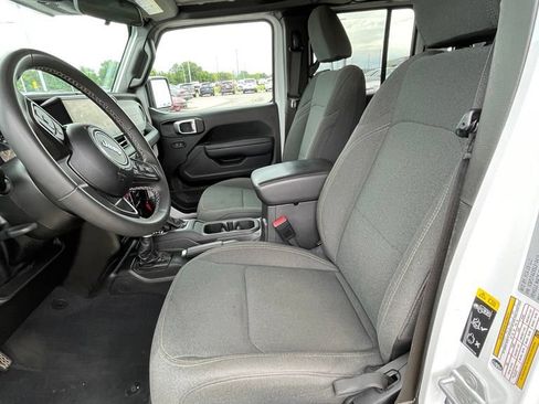 Used 2025 Jeep Gladiator Sport AWD/4WD image 11