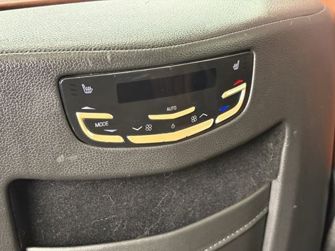 Used 2018 Cadillac Escalade Luxury image 15