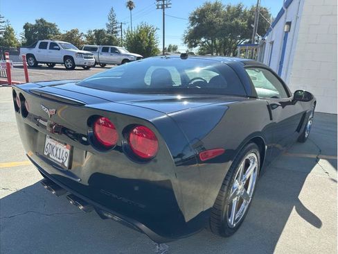 Used 2005 Chevrolet Corvette Coupe w/ Preferred Equipment Group RWD image 7