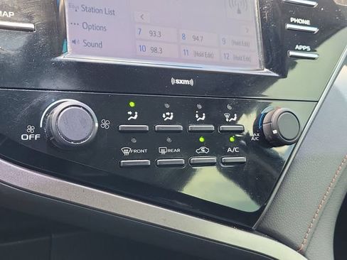 Used 2020 Toyota Camry LE FWD image 29