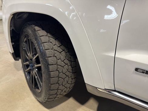 Used 2017 Jeep Grand Cherokee Summit AWD/4WD image 3