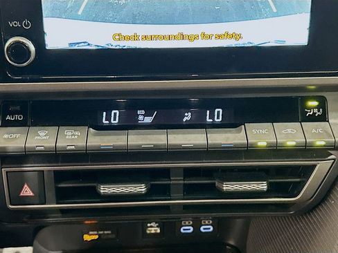 Used 2025 Toyota Camry SE w/ Convenience Package image 13