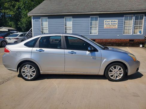 Used 2010 Ford Focus SEL FWD image 4