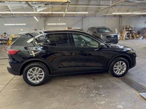 Certified 2022 Ford Escape SE image 9