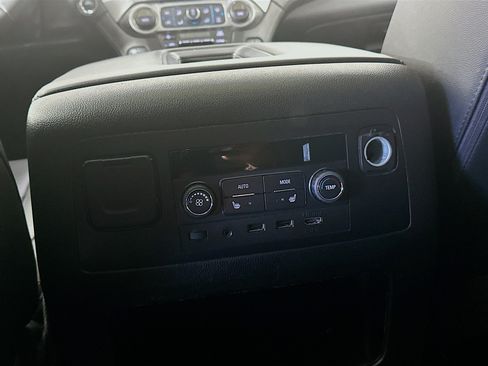 Used 2018 Chevrolet Tahoe LT w/ LT Signature Package AWD/4WD image 28
