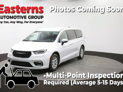 Used 2023 Chrysler Pacifica Touring-L FWD image 56