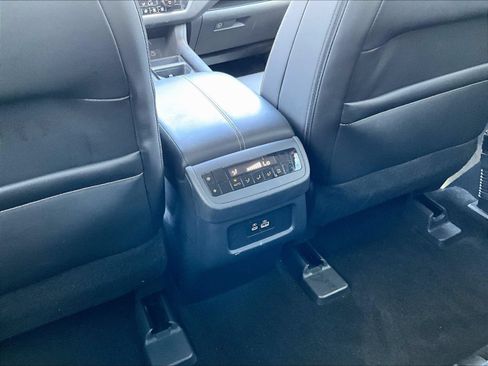 Used 2025 Nissan Pathfinder SL AWD/4WD image 13