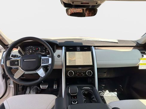 New 2026 Land Rover Discovery Dynamic SE AWD/4WD image 16