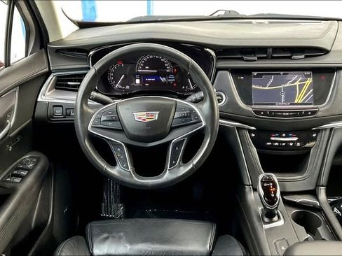 Used 2017 Cadillac XT5 Luxury w/ Driver Awareness Package image 5