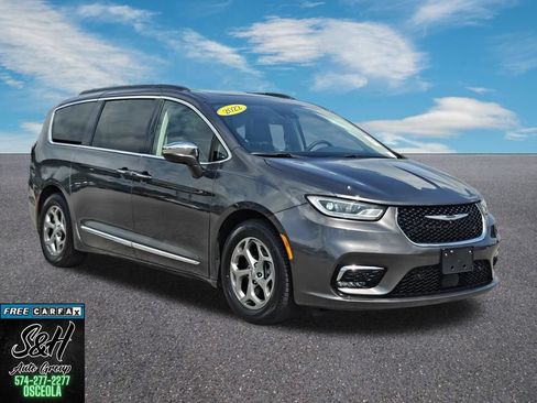 Used 2022 Chrysler Pacifica Limited FWD image 3