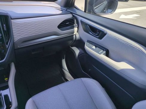 Used 2025 Subaru Forester Premium AWD/4WD image 18