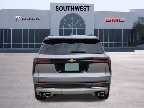 Used 2024 Chevrolet Traverse LT FWD image 6
