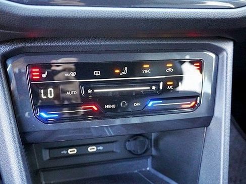 Used 2023 Volkswagen Tiguan SE R-Line image 29