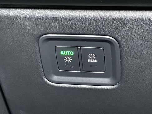 Certified 2024 Porsche Macan Turbo Electric AWD/4WD image 39