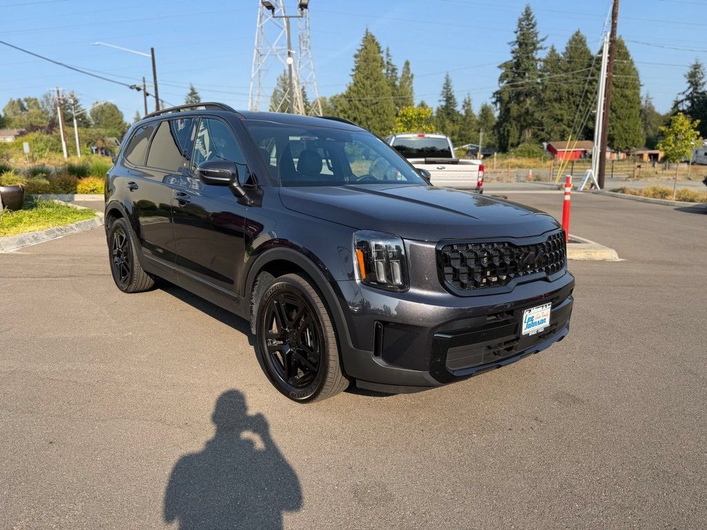Used 2025 Kia Telluride EX X-Line AWD/4WD image 3