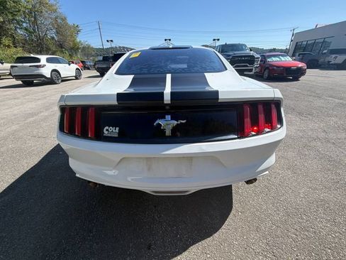Used 2016 Ford Mustang Coupe RWD image 4