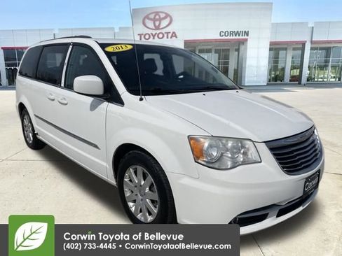 Used 2013 Chrysler Town & Country Touring image 1
