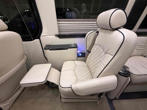 Used 2017 Mercedes-Benz Sprinter 3500 image 3