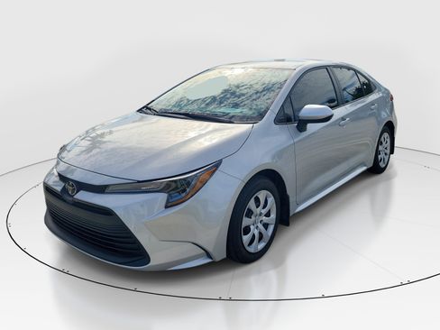 Used 2024 Toyota Corolla LE FWD image 3
