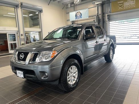Used 2017 Nissan Frontier SV w/ SV Value Truck Package AWD/4WD image 4