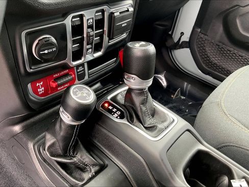 Certified 2024 Jeep Wrangler Unlimited AWD/4WD image 13