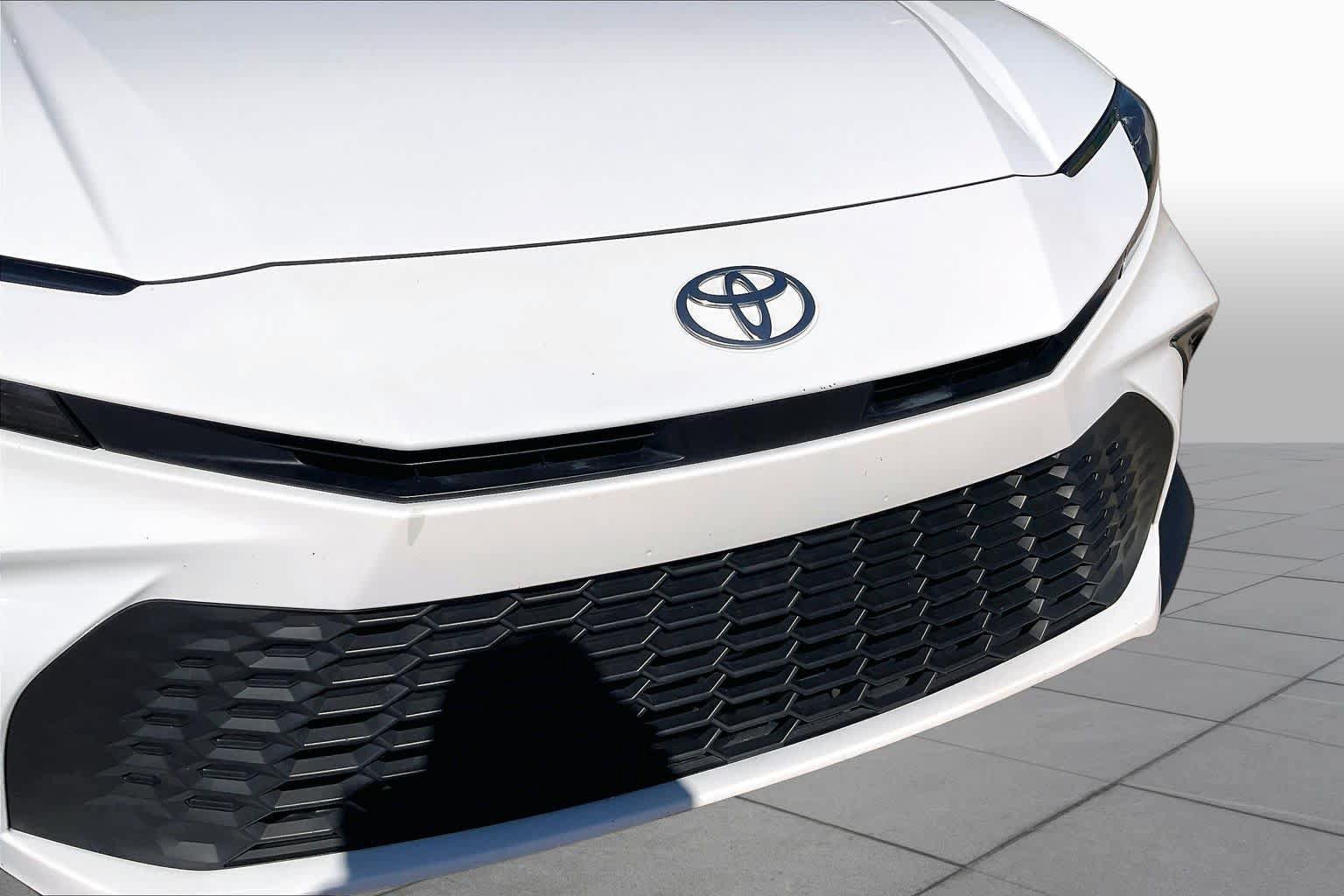 Used 2025 Toyota Camry SE FWD image 29