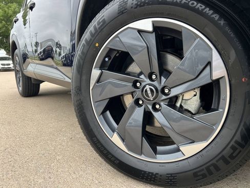 Certified 2025 Nissan Rogue SV FWD image 6