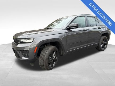 New 2025 Jeep Grand Cherokee Altitude image 3