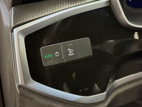 Used 2025 Audi Q3 2.0T Premium image 17