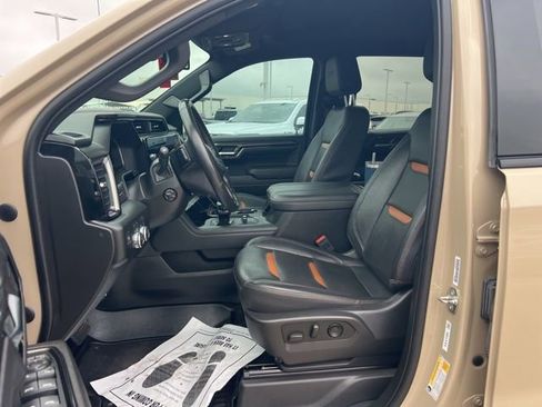 Used 2023 GMC Sierra 1500 AT4 w/ AT4 Premium Package AWD/4WD image 5