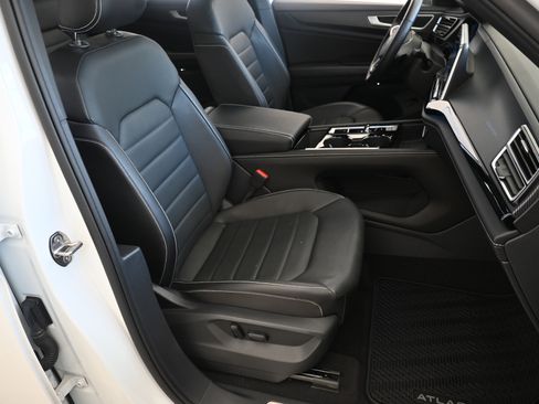 Used 2024 Volkswagen Atlas Cross Sport SEL R-Line image 22