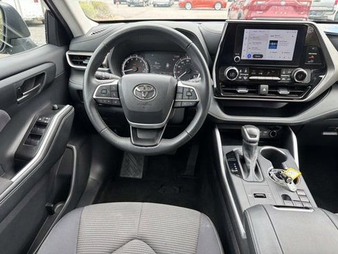 Certified 2025 Toyota Highlander LE FWD image 23