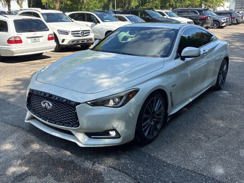 Used 2017 INFINITI Q60 Red Sport 400 RWD image 1