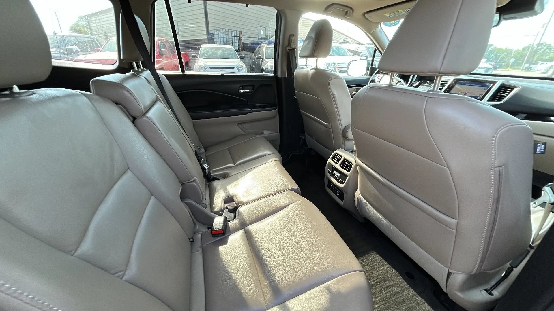 Used 2016 Honda Pilot Touring image 12