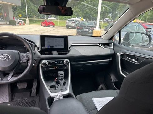Used 2025 Toyota RAV4 XLE FWD image 27