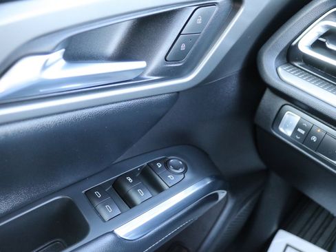 Used 2026 Chevrolet Traverse LT image 11