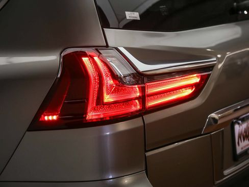 Used 2019 Lexus LX 570 4WD image 12