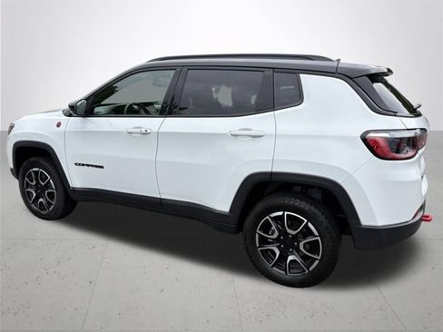 Used 2024 Jeep Compass Trailhawk AWD/4WD image 6