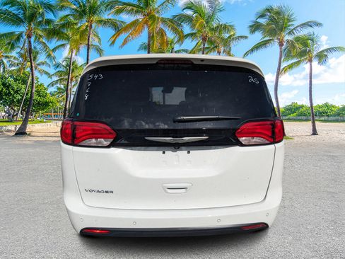 New 2025 Chrysler Voyager LX image 4