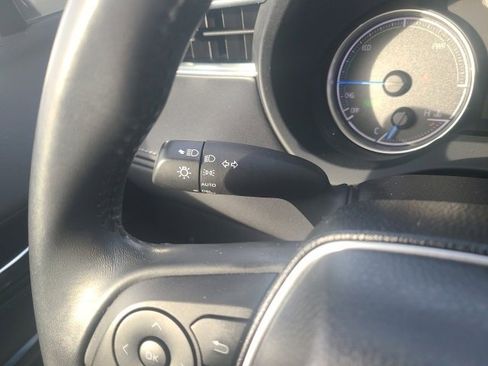 Used 2022 Toyota Venza LE image 22