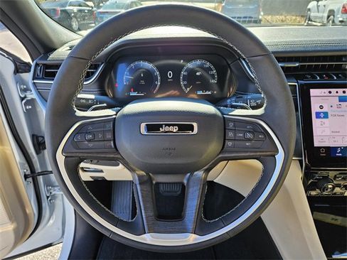 Used 2025 Jeep Grand Cherokee L Limited image 25