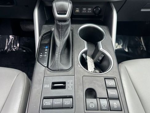 Used 2023 Toyota Highlander XLE image 28