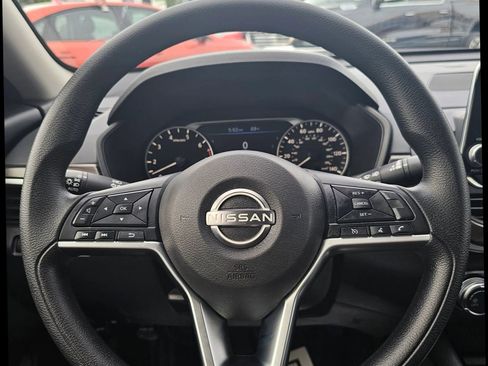 Used 2024 Nissan Altima 2.5 SV image 16